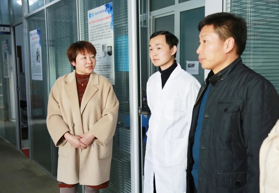 新站高新区总工会为3499拉斯维加斯科技周冠辰蓝领创新工作室授牌